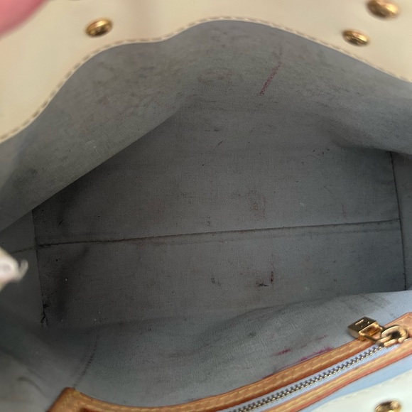 Authentic Used Y2K Louis Vuitton Vernis Reade PM in Marshmallow - Picture 8 of 11